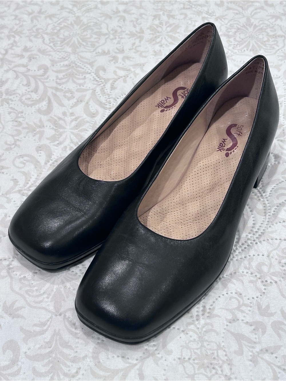 SoftWalk Lynn Women’s 8.5N Black Leather Low Block Heel Pumps Comfort Classic